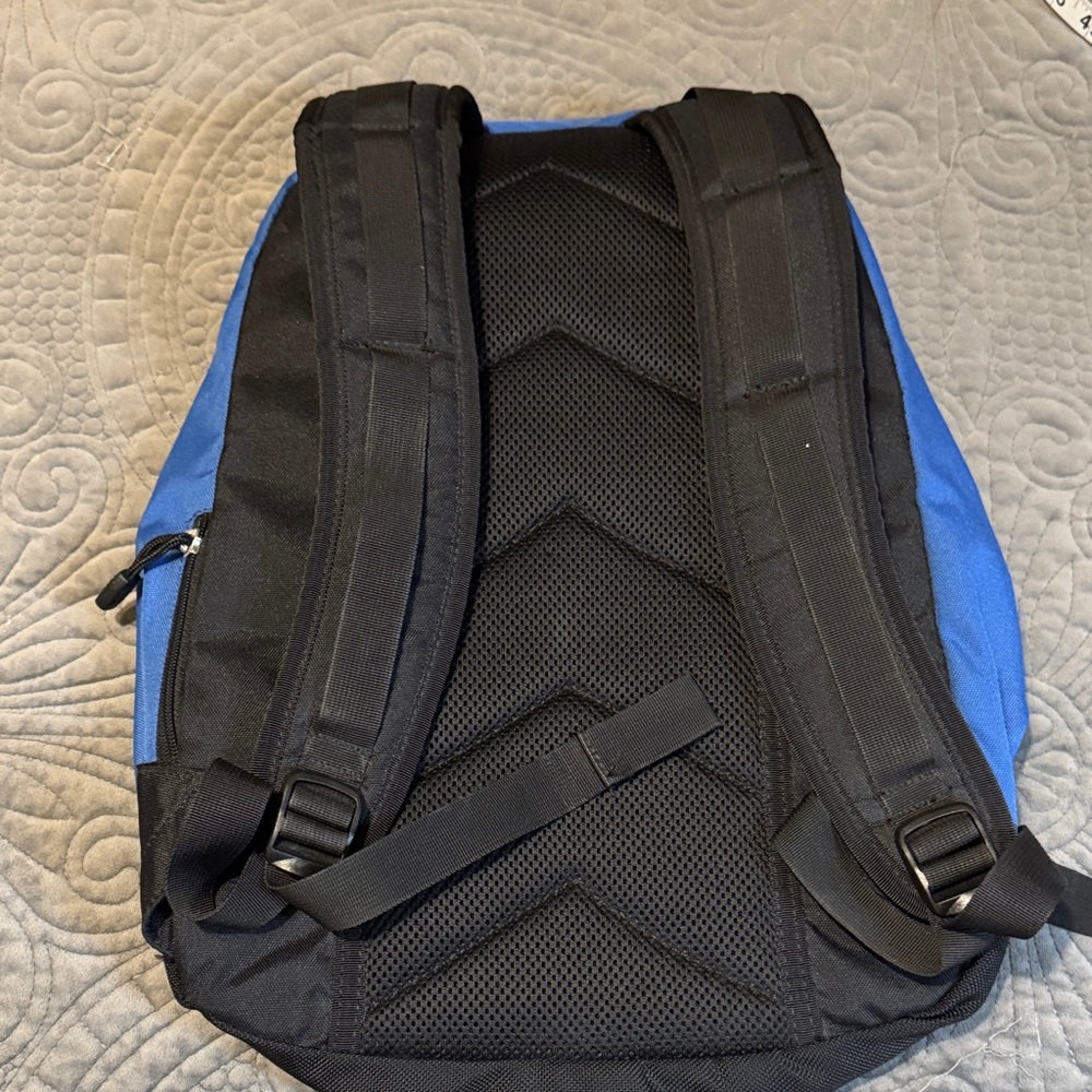 Eddie Bauer Men's Backpack in Blue and Black - Picture 4 of 8
